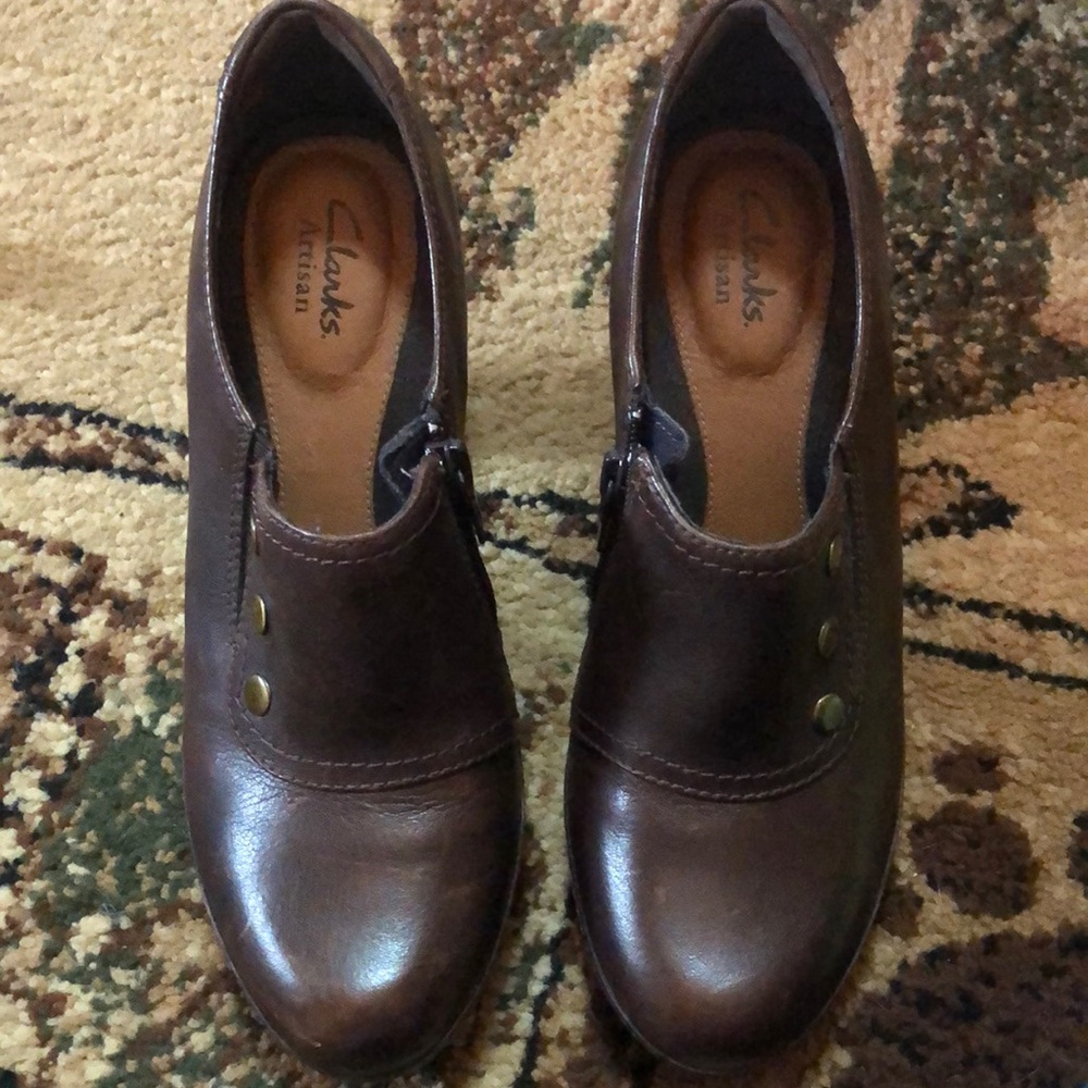 Clarks ankle boots sz 7
